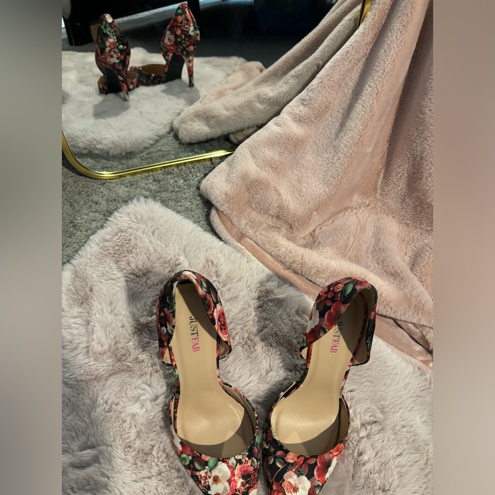 Flower printed heels, Size 10